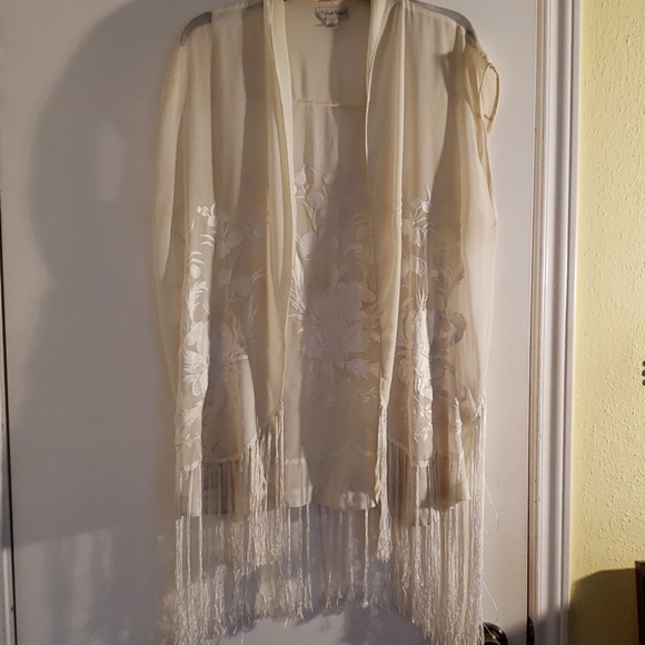 Cream sheer kimono with beautiful embroidery - Picture 1 of 7